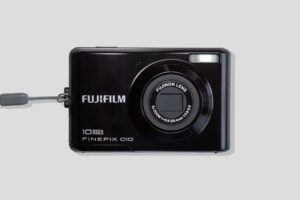 Fujifilm Finepix C10 front photo, digicam digital camera, 10 megapixels built-in flash good for beginner or for professional y2k vintage retro images for sale buy